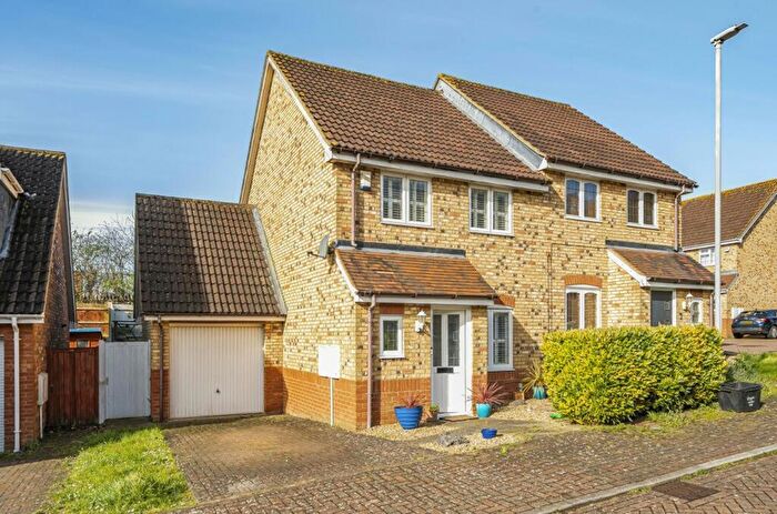 3 Bedroom Semi-Detached House For Sale In Brompton Gardens, Luton, Bedfordshire, LU3