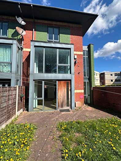 4 Bedroom Town House To Rent In Bury Old Road, Salford, M7