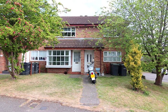 2 Bedroom Maisonette For Sale In Campania Grove, Barton Hills, Luton, LU3