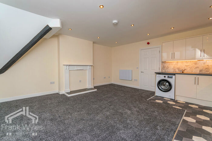 2 Bedroom Flat To Rent In Back St Annes Road West, Lytham St Annes, Lancashire, FY8