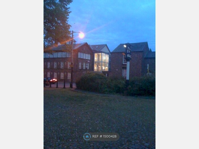 3 Bedroom Flat To Rent In Gateacre Brow, Liverpool, L25