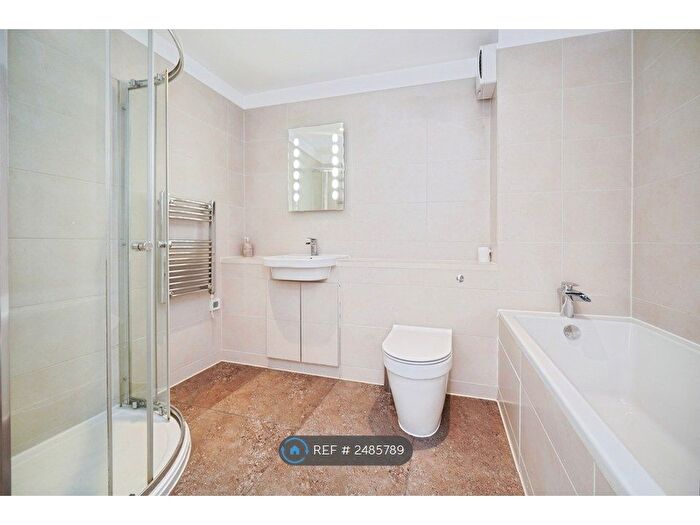 1 Bedroom Flat To Rent In Lyndale House, Kingston Upon Thames, KT1