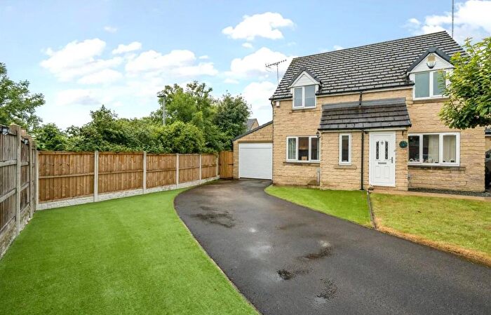 2 Bedroom Semi-Detached House For Sale In Laceby Close, Bradford, BD10