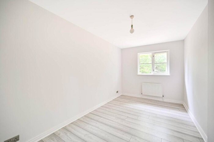 2 Bedroom End Of Terrace House To Rent In Autumn Drive, Sutton, SM2