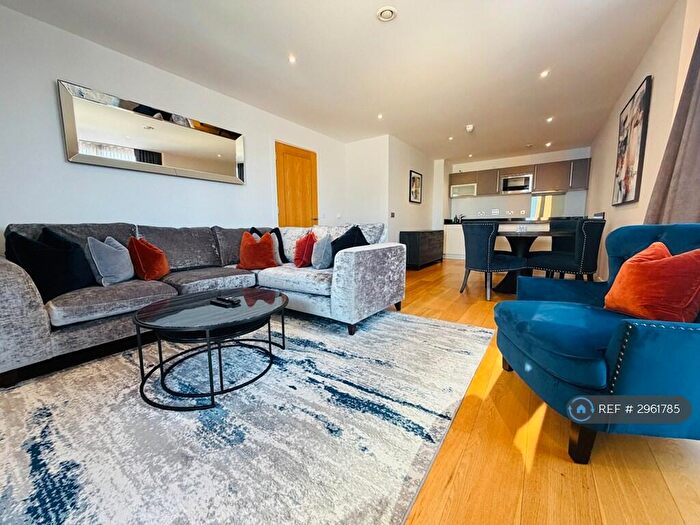 2 Bedroom Flat To Rent In Watermans Place, Leeds, LS1
