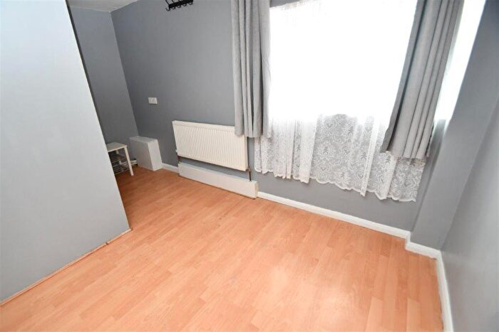 2 Bedroom Apartment To Rent In Bedroom Apartment St Floor In Aldershot, GU11
