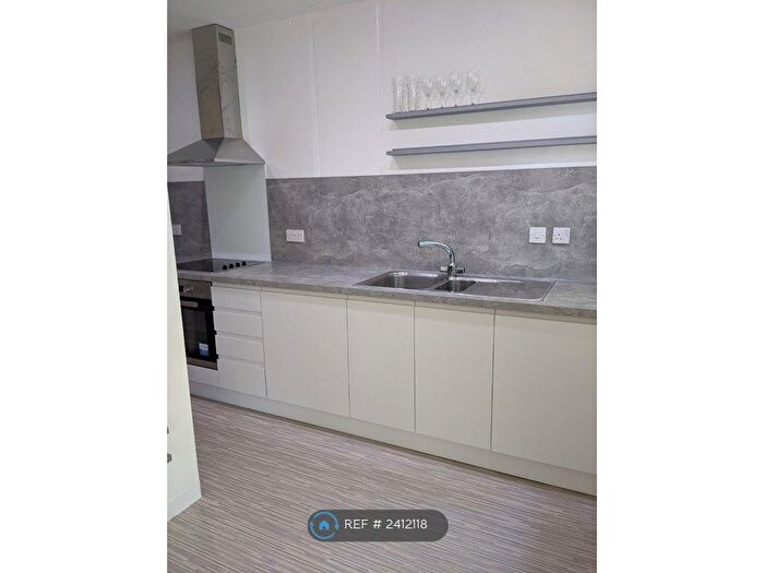1 Bedroom Flat To Rent In Martin House, Manchester, M14