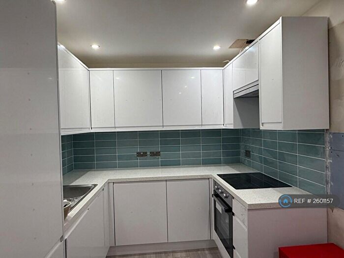 3 Bedroom Flat To Rent In Pigott Street, London, E14