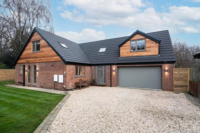 3 Bedroom Detached House To Rent In Oakwood Gardens, Leeds, LS8