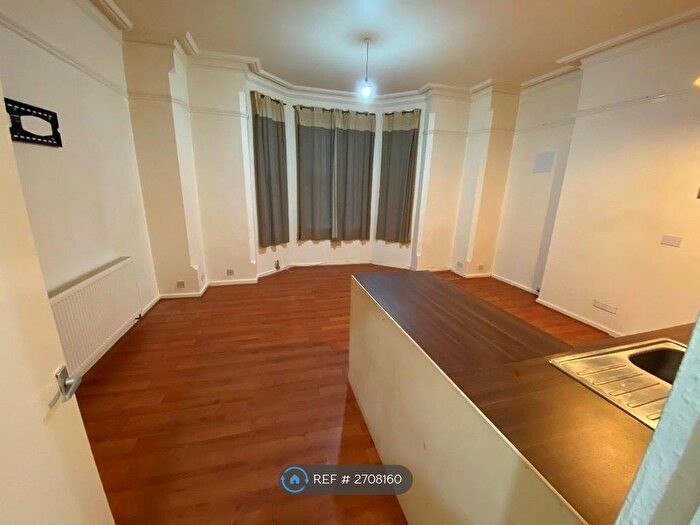 1 Bedroom Flat To Rent In Tavistock Court, Luton, LU1