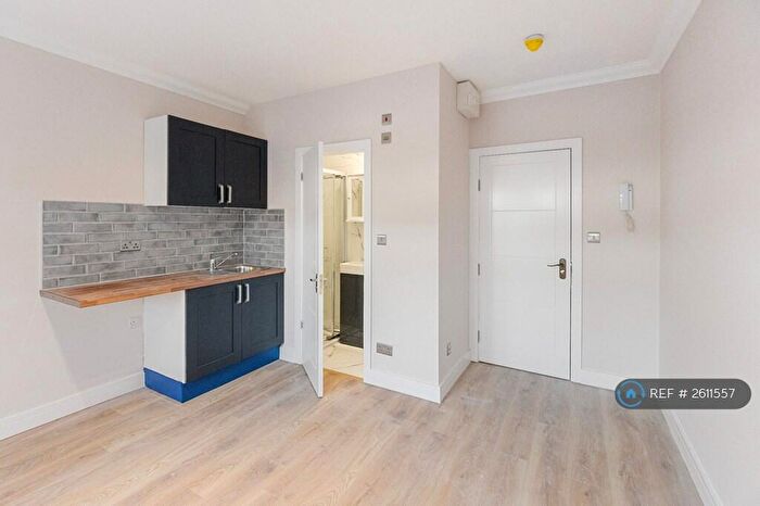 Studio To Rent In Hendon Way, London, NW2