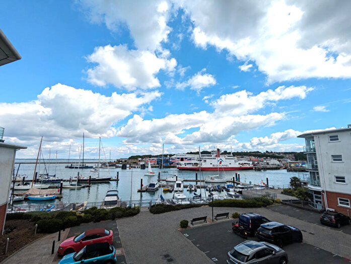 2 Bedroom Flat To Rent In Cowes, Isle Of Wight, PO31