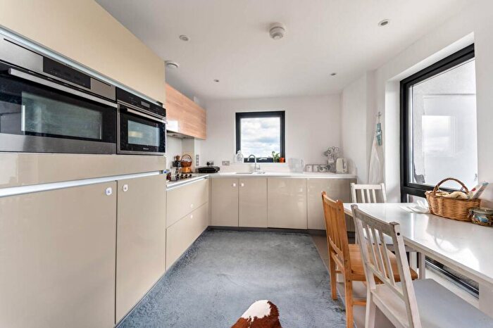 2 Bedroom Flat For Sale In Williams Way, Wembley, HA0