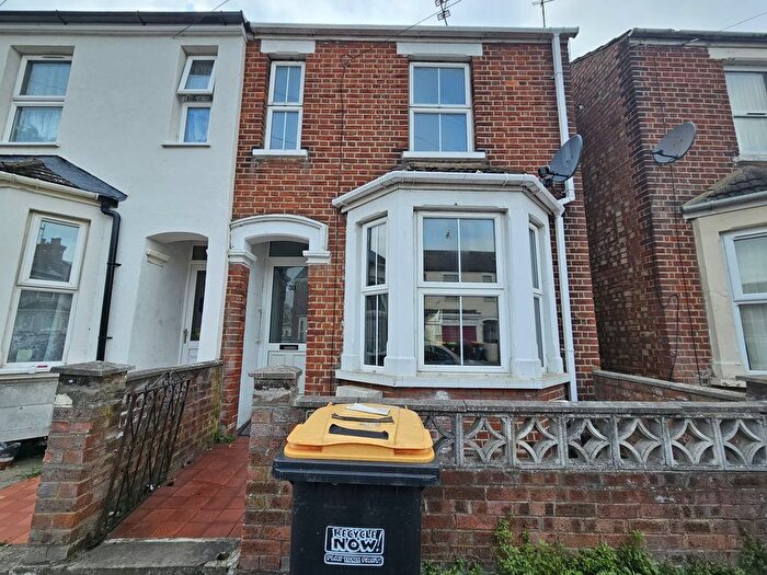 3 Bedroom Terraced House To Rent In Raleigh Street, Bedford, MK40