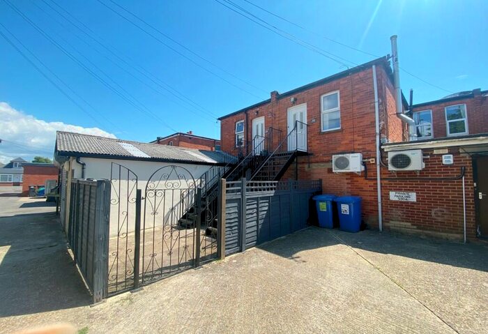 2 Bedroom Apartment To Rent In Wimborne Road, Bournemouth, Dorset, BH9