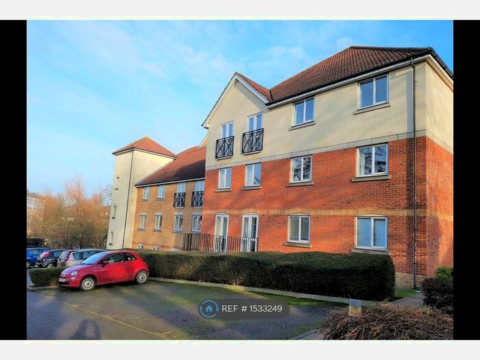 2 Bedroom Flat To Rent In Knights Place, Redhill, RH1
