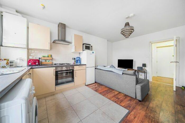 2 Bedroom Flat To Rent In - Homesdale Road, Bromley, BR1