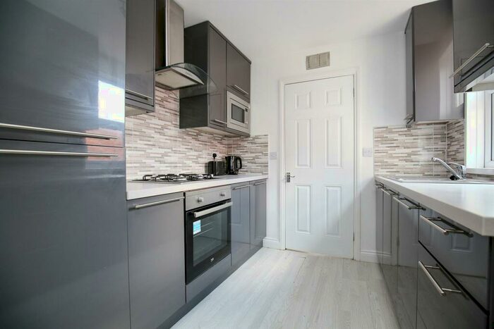 3 Bedroom Flat To Rent In (£pppw) Biddlestone Road, Heaton, Newcastle Upon Tyne, NE6