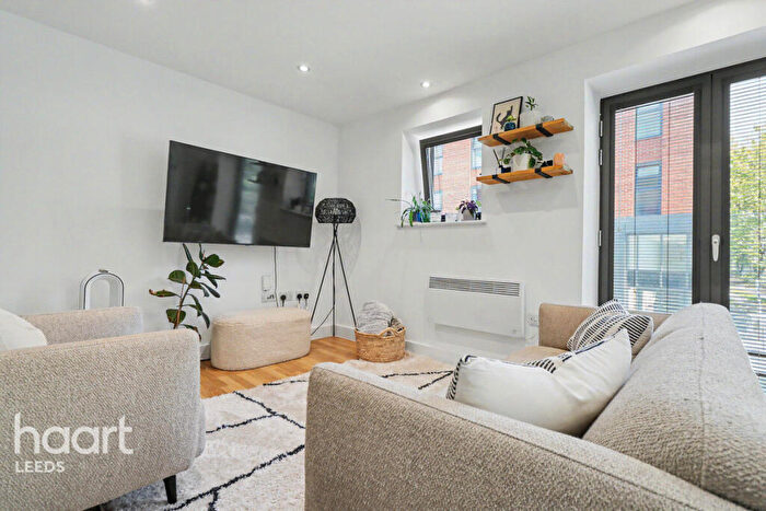 2 Bedroom Apartment For Sale In Mabgate, Leeds, LS9