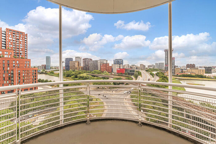 2 Bedroom Flat To Rent In Blackwall Way, Blackwall, E14