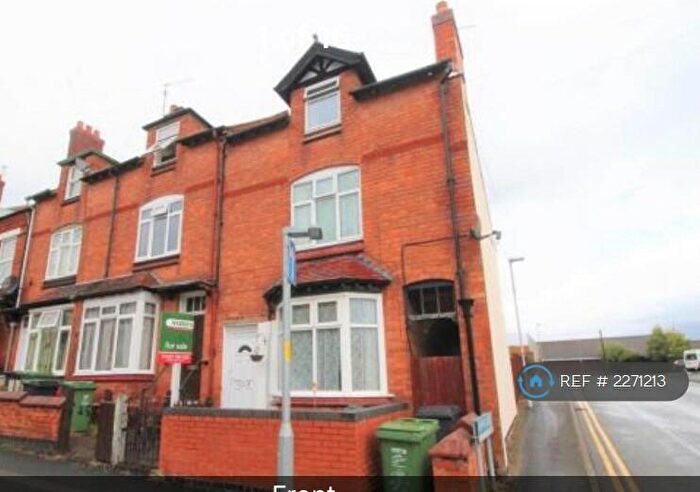 3 Bedroom Semi-Detached House To Rent In Lodge Road, Redditch, B98