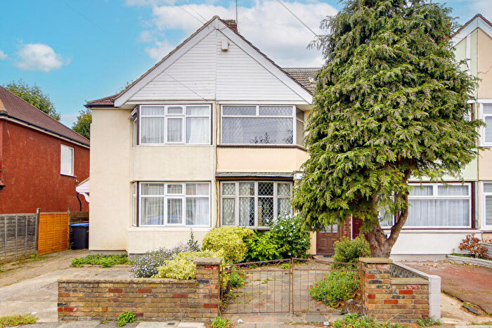 3 Bedroom House For Sale In Coniston Gardens, Edmonton, N9