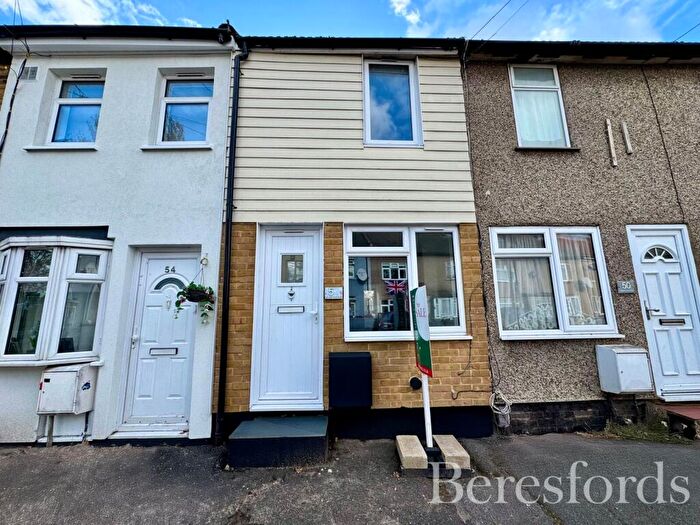 2 Bedroom Terraced House For Sale In Upminster Road South, Rainham, RM13
