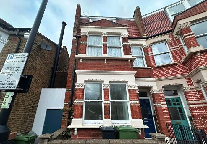 1 Bedroom Flat For Sale In Flat A, Stanlake Road, Hammersmith And Fulham, London, W12