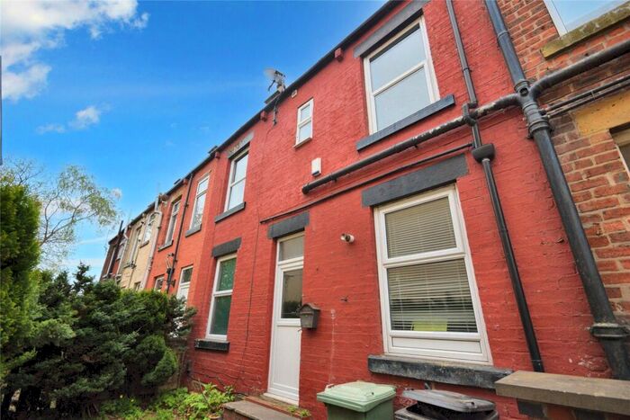 2 Bedroom House To Rent In California Mews, Morley, Leeds, LS27