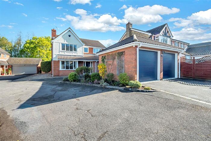 4 Bedroom Detached House For Sale In Thistledown Drive, Ixworth, Bury St. Edmunds, IP31