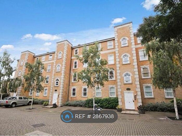 2 Bedroom Flat To Rent In Raleigh Court, London, SE16