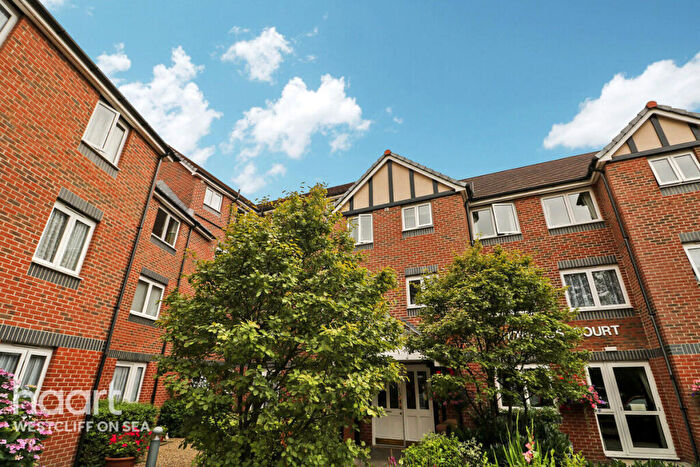 2 Bedroom Flat For Sale In Balmoral Road, Westcliff-On-Sea, SS0