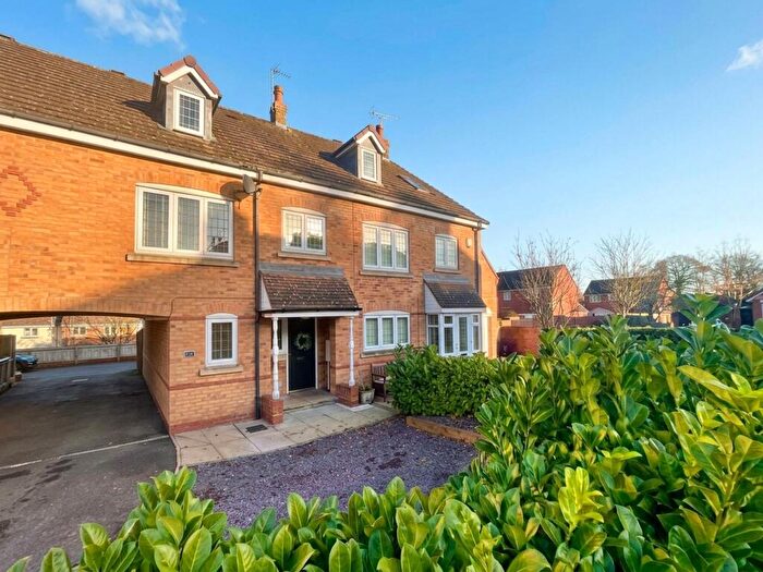 3 Bedroom Town House For Sale In Beaumont Rise, Blythe Bridge, ST11