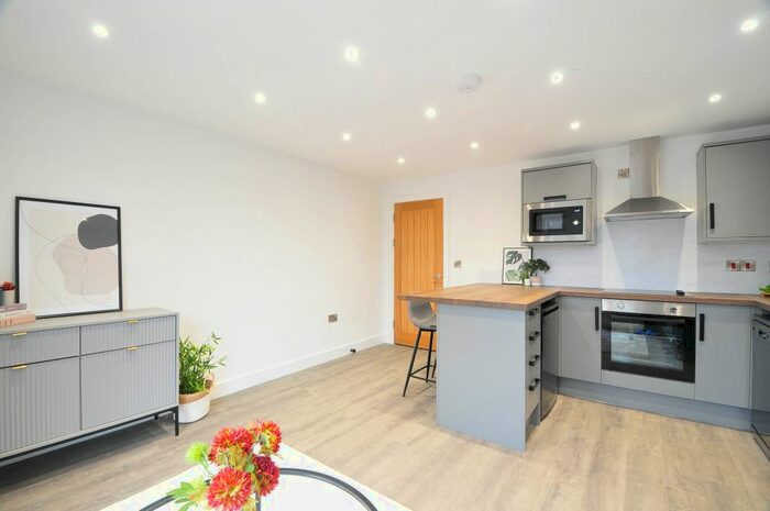 1 Bedroom Flat To Rent In Mitford Road, Fallowfield, Manchester, M14