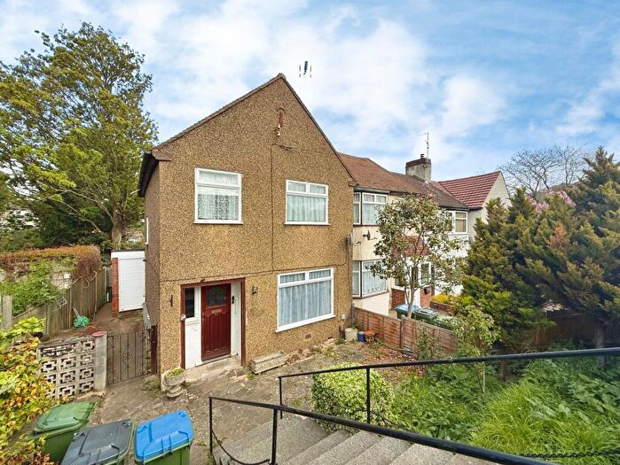 3 Bedroom End Of Terrace House For Sale In Glendown Road, London, SE2