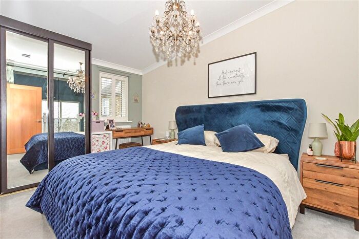 3 Bedroom Town House For Sale In Sandling Lane, Penenden Heath, Maidstone, Kent, ME14
