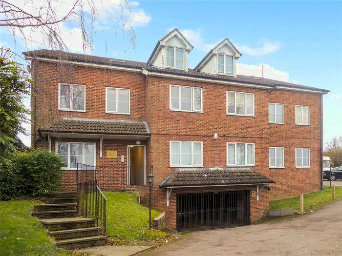1 Bedroom Flat To Rent In Half Moon Place, London Road, Dunstable, Bedfordshire, LU6