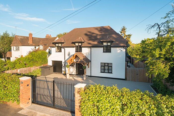 5 Bedroom Detached House For Sale In High Road, Byfleet, KT14