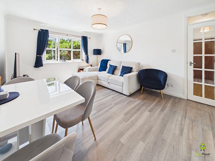 1 Bedroom Flat For Sale In Brampton Lodge, Brampton Road, Bexleyheath, Kent, DA7