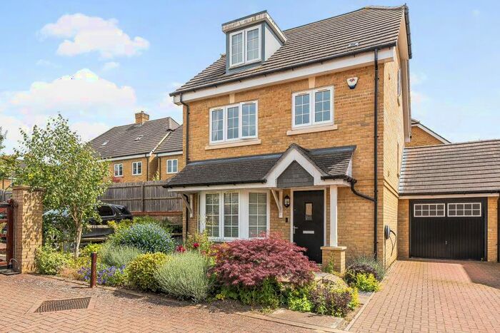 4 Bedroom Detached House To Rent In Knaphill, Woking, GU21