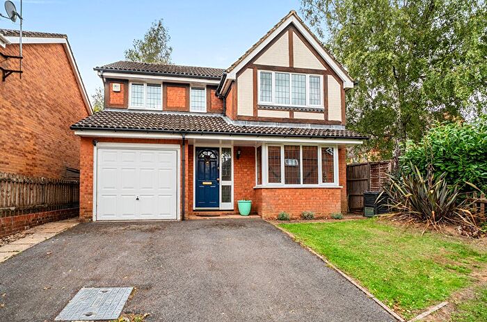 4 Bedroom Detached House For Sale In Tawny Grove, Four Marks, Alton, Hampshire, GU34