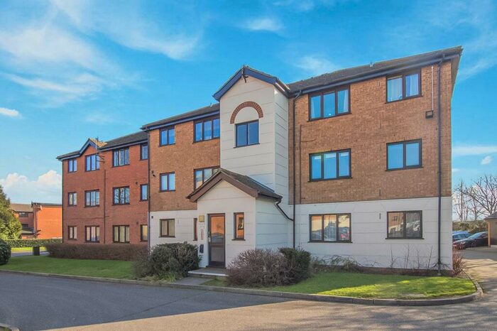 Studio To Rent In Parrotts Field, Hoddesdon, EN11