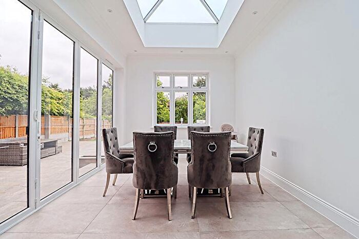 4 Bedroom Detached House For Sale In Thundersley Park Road, South Benfleet, SS7