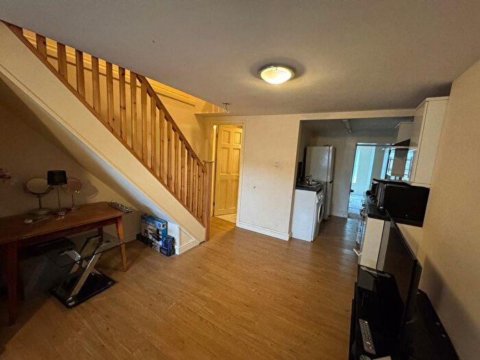 1 Bedroom Flat To Rent In Great Horton Road, Bradford, West Yorkshire, BD7