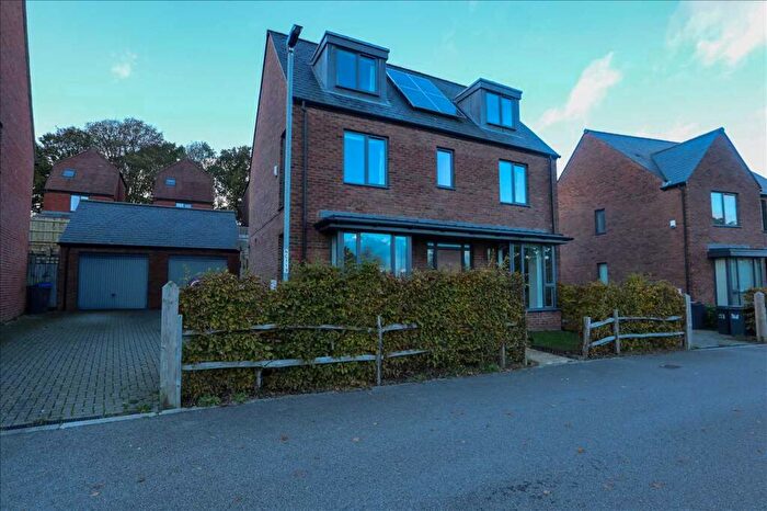 5 Bedroom Detached House To Rent In Browning Place, CR5