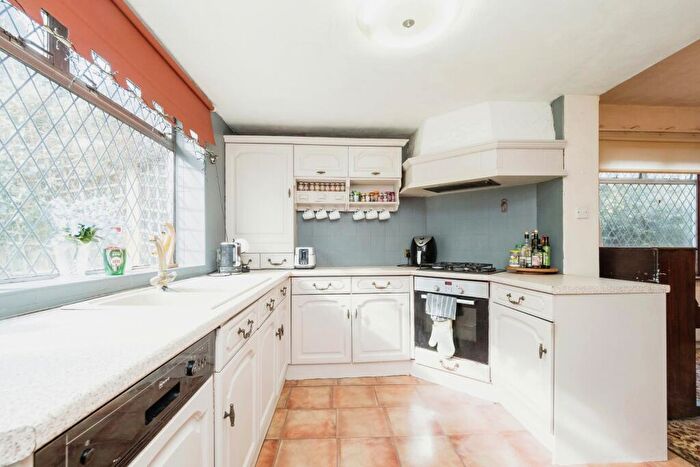 6 Bedroom Bungalow For Sale In Mavis Grove, Hornchurch, Essex, RM12