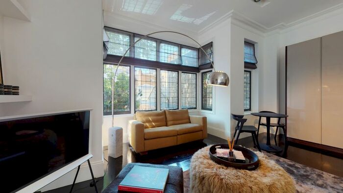 1 Bedroom Flat To Rent In Cadogan Square, London, SW1X