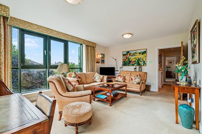 2 Bedroom Flat For Sale In Brasenose Drive, Barnes, SW13