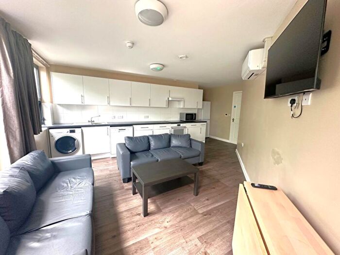 6 Bedroom Flat To Rent In Classic House, Stokes Croft, Bristol, BS1