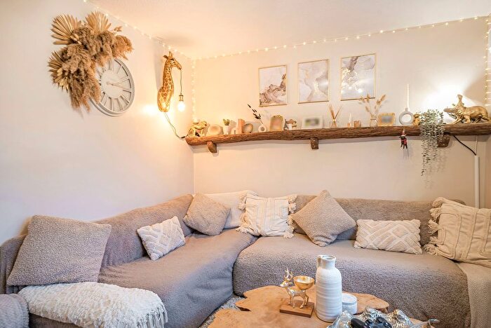 1 Bedroom Flat For Sale In Headley Drive, Epsom, KT18
